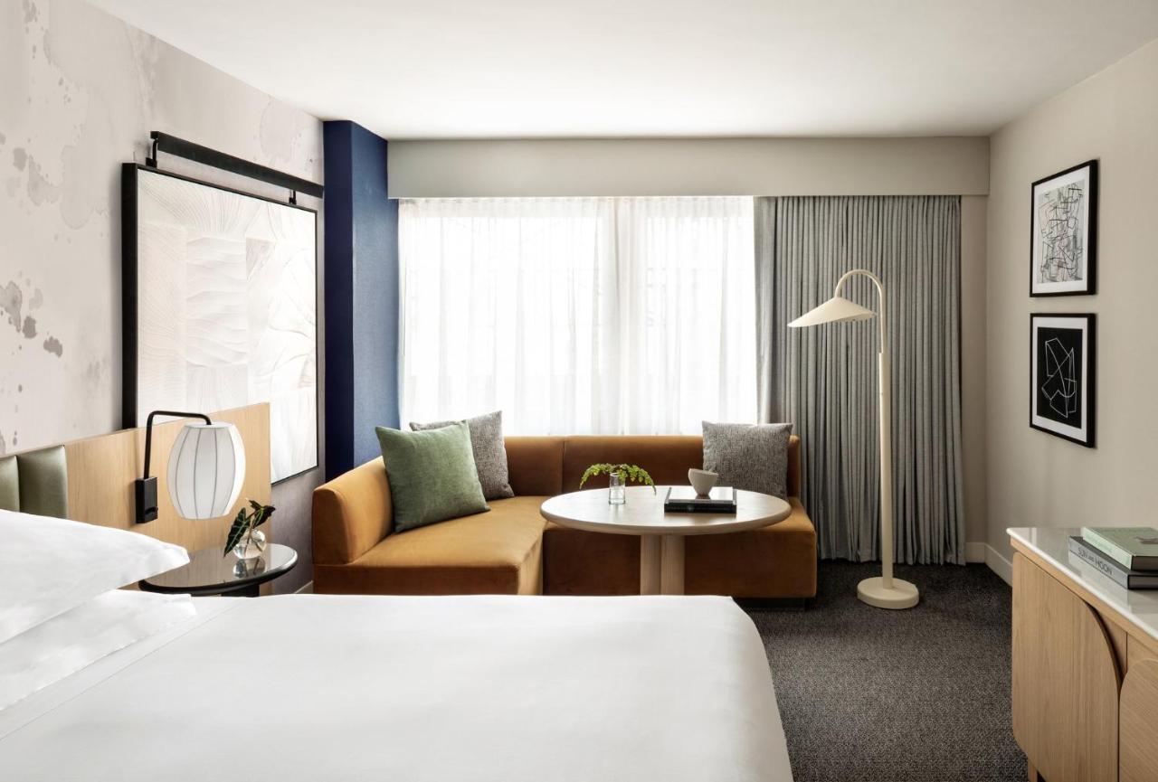ヒルトン ガーデン イン タイムズ スクエア ニューヨーク エクステリア 写真 A guest room at the West Hollywood hotel
