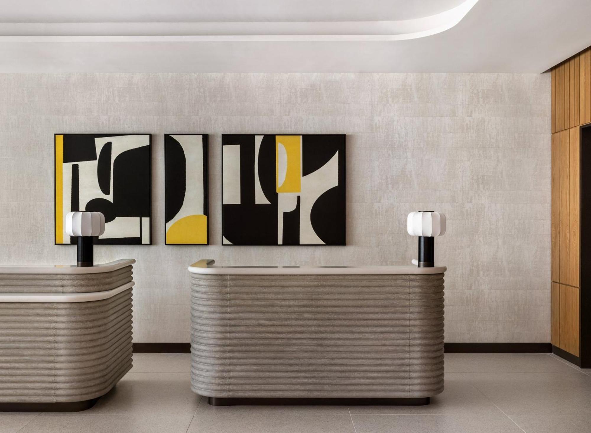 ヒルトン ガーデン イン タイムズ スクエア ニューヨーク エクステリア 写真 The lobby of the hotel