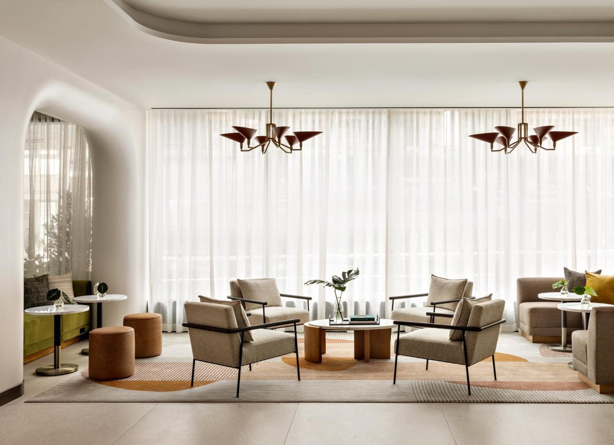 ヒルトン ガーデン イン タイムズ スクエア ニューヨーク エクステリア 写真 The interior of the hotel