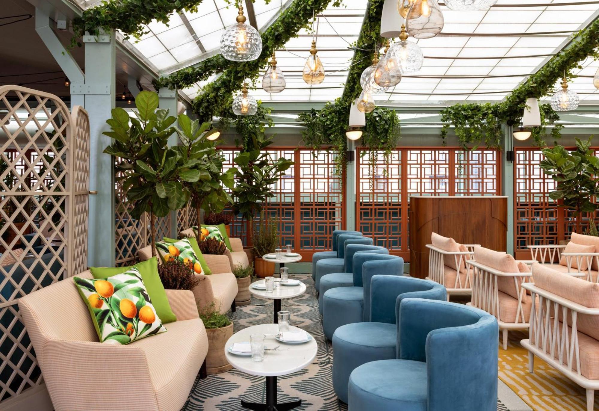 ヒルトン ガーデン イン タイムズ スクエア ニューヨーク エクステリア 写真 The Terrace at The Standard London