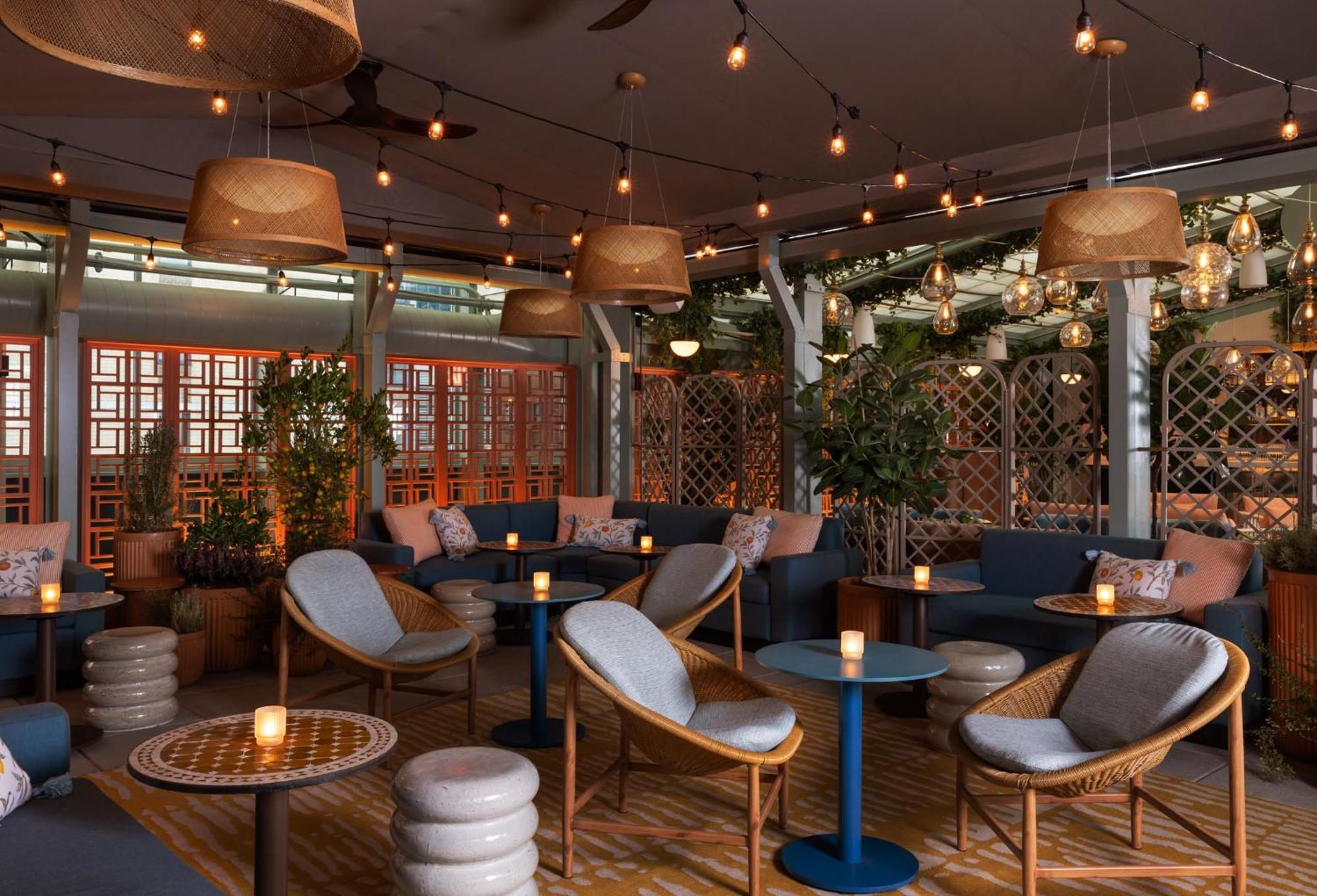 ヒルトン ガーデン イン タイムズ スクエア ニューヨーク エクステリア 写真 The interior of the restaurant