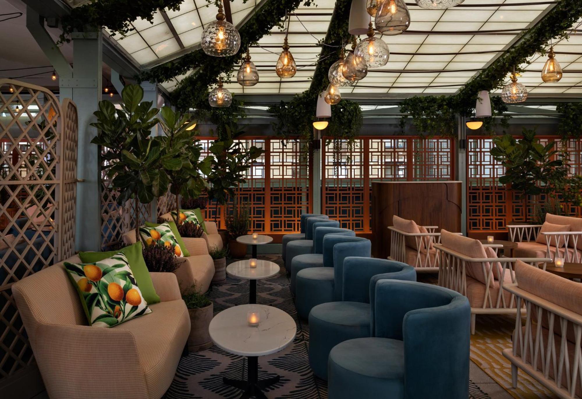 ヒルトン ガーデン イン タイムズ スクエア ニューヨーク エクステリア 写真 The Terrace at The Standard East Village
